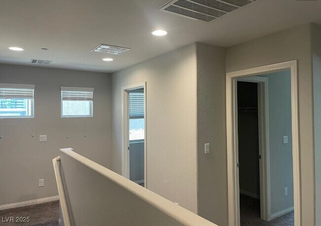 Foto del edificio - 2240 Sky Island Dr