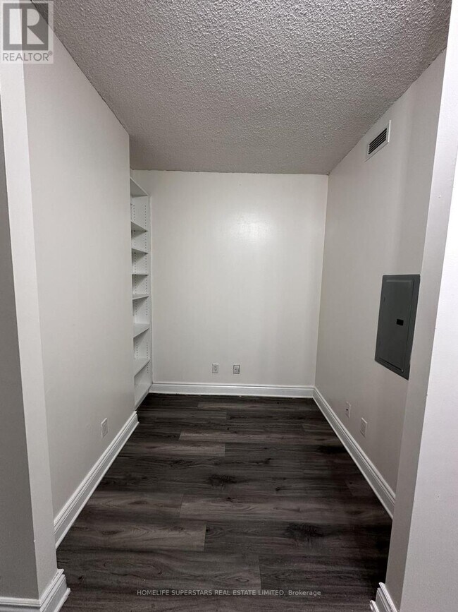 Photo du bâtiment - 18 Yonge St