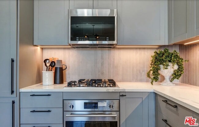 Foto del edificio - 5768 W 3rd St