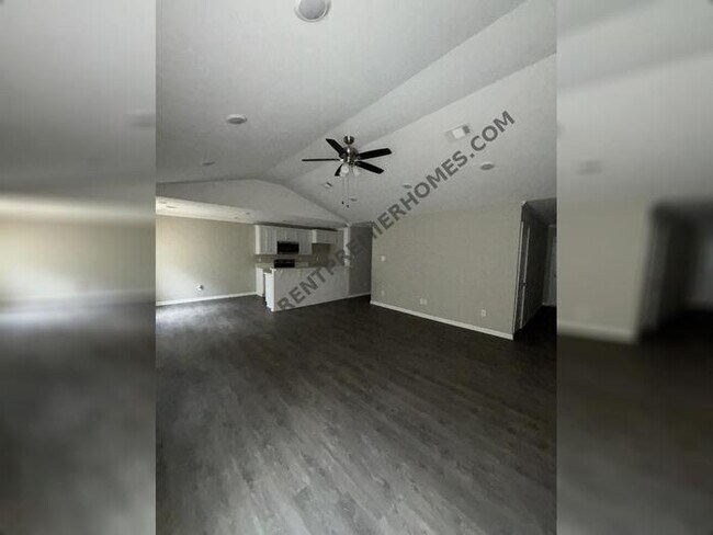 Building Photo - 65 Buena Vis Dr