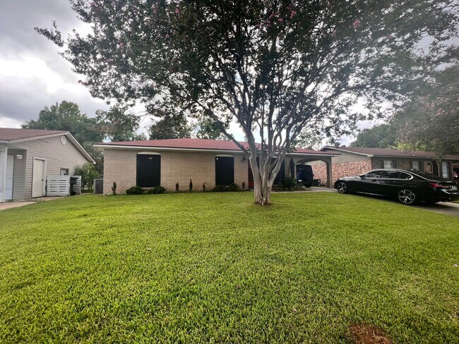 Foto del edificio - VERY CLEAN, WELL MAINTAINED HOME IN SOUTH ...