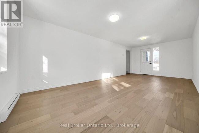 Building Photo - 61 Vanier Dr