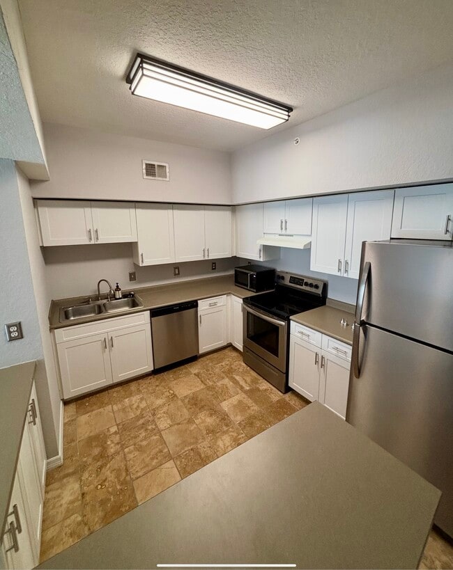 Renovated kitchen - 501 S Moody Ave