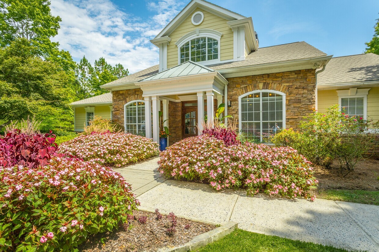 Hawthorne at Lake Heather Apartments in Birmingham, AL