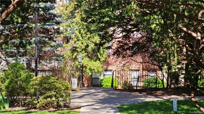 Building Photo - 3 Greenridge Ave