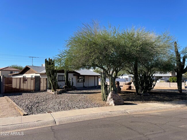 Foto del edificio - 7114 N 77th Ave