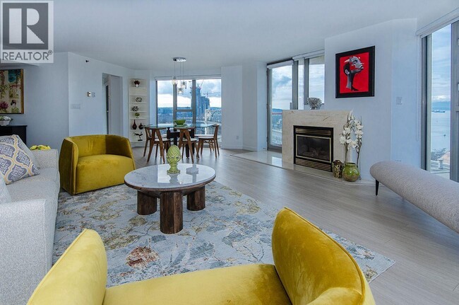 Building Photo - 1000 Beach Ave