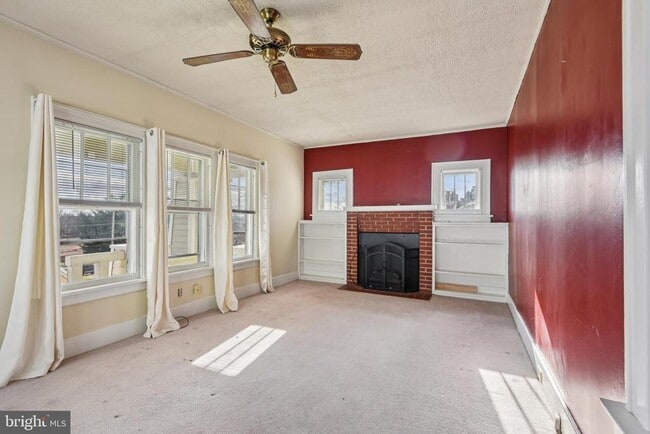 Building Photo - 209 Locust St