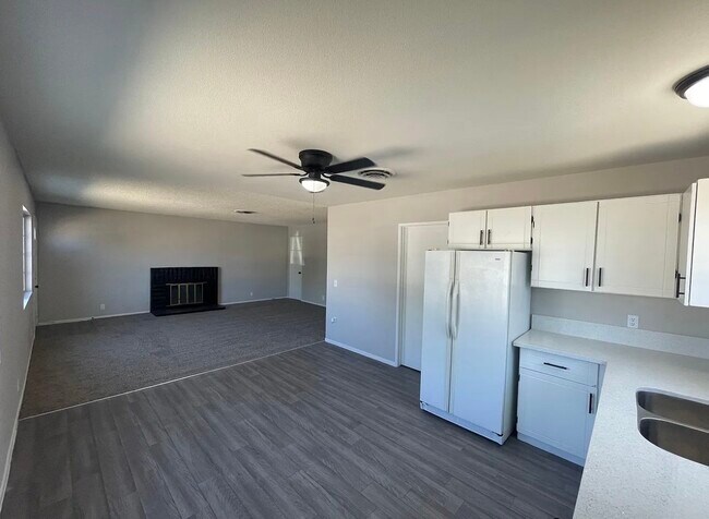 Foto del edificio - 4693 Livermore Ave