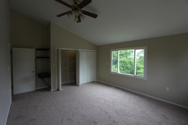 Building Photo - 908 Reiss St