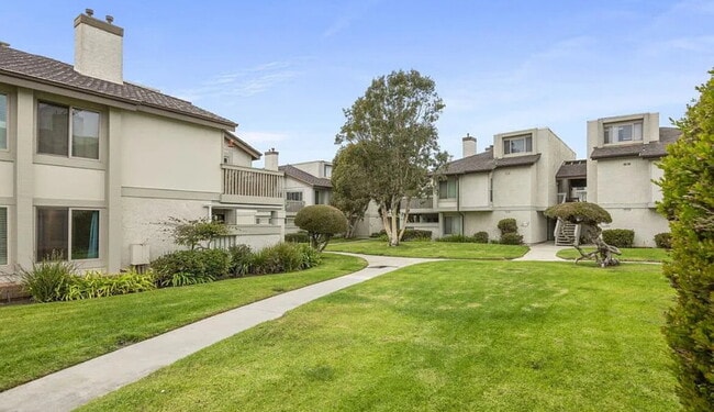 Building Photo - charming one-bedroom, one-bath retreat nestled in a serene beachside community