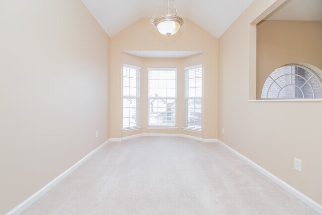 Building Photo - 1009 Streamdale Point W