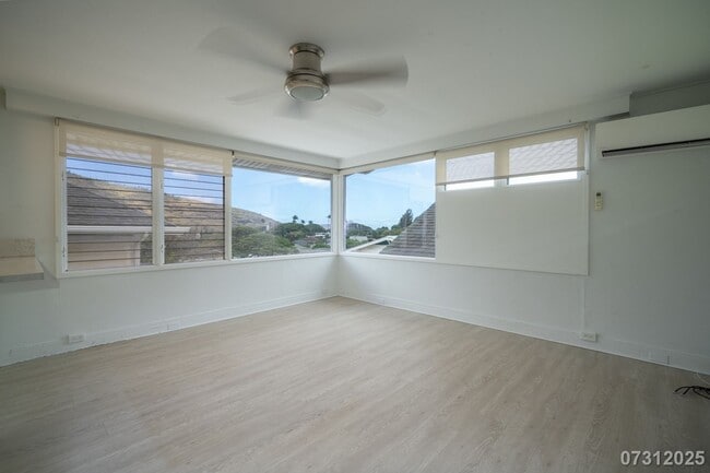 Foto del edificio - 3Bd 2Ba 1Pkg SFH in Manoa -$4300 Must See!!!