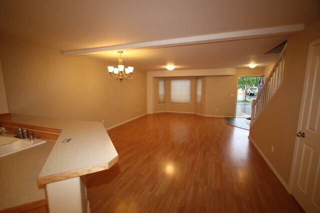 Foto del edificio - 3 Bedroom Condo close to JBER and Shopping!
