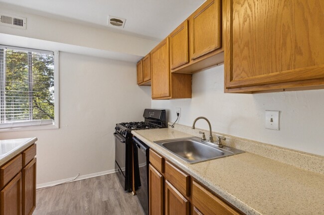 Building Photo - Briarwood Apartments