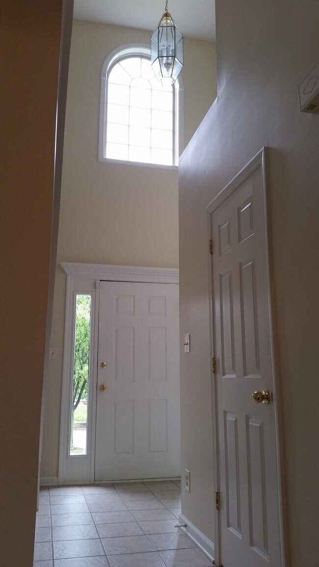 Foyer - 521 Skyview Lane