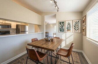 Building Photo - Crescent Oaks