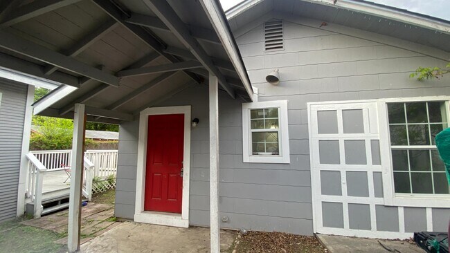 Foto del edificio - 433 Kayton Ave