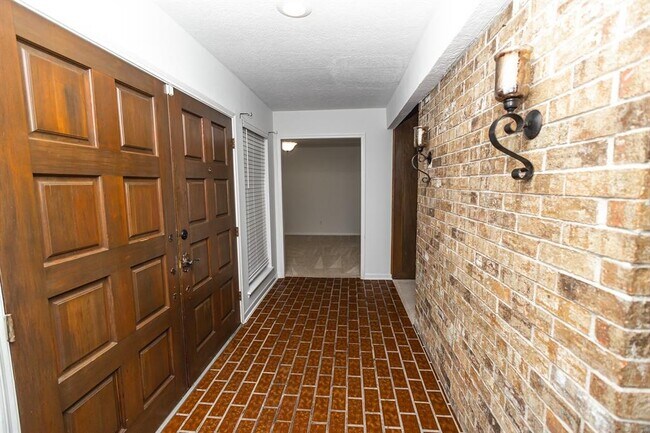 Foto del edificio - 16318 Shoal St