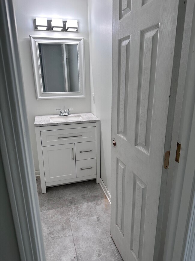 Hallway Bathroom - 11467 Gwynford Ln
