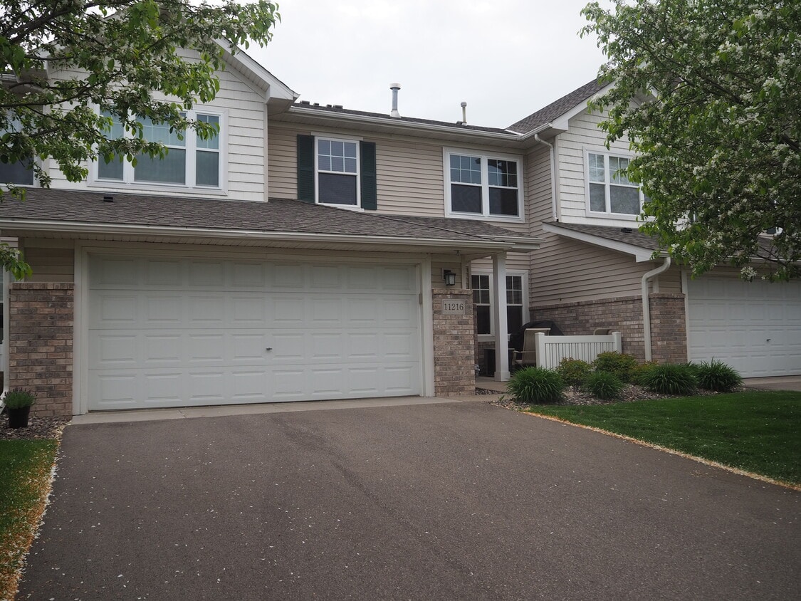 11216 204th St W, Lakeville, MN 55044 Townhome Rentals in Lakeville MN