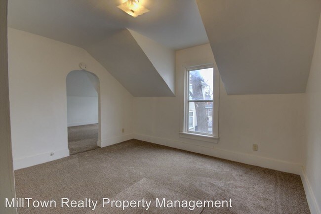 Building Photo - 1540 W 3rd St