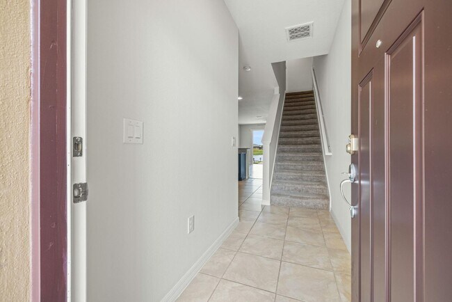 Building Photo - 9210 Hillcroft Dr