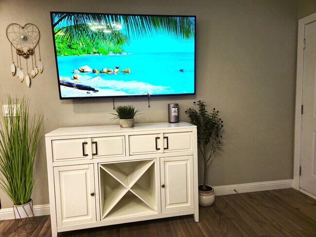 Foto del edificio - 1063-67 Gillespie Dr