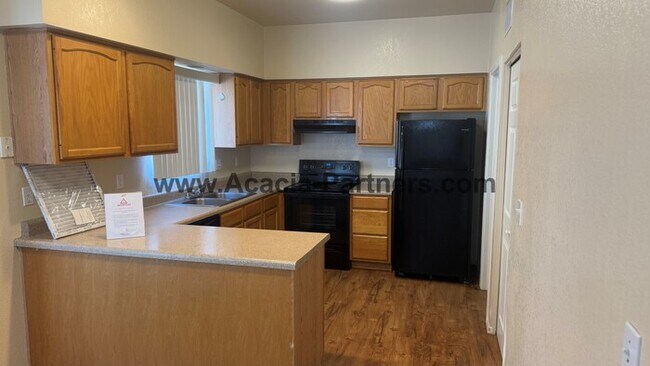 Building Photo - Gated Two Bedroom Townhome