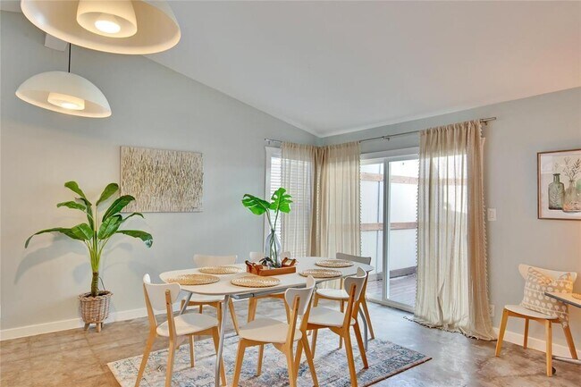 Foto del edificio - 3002 Whiteway Dr