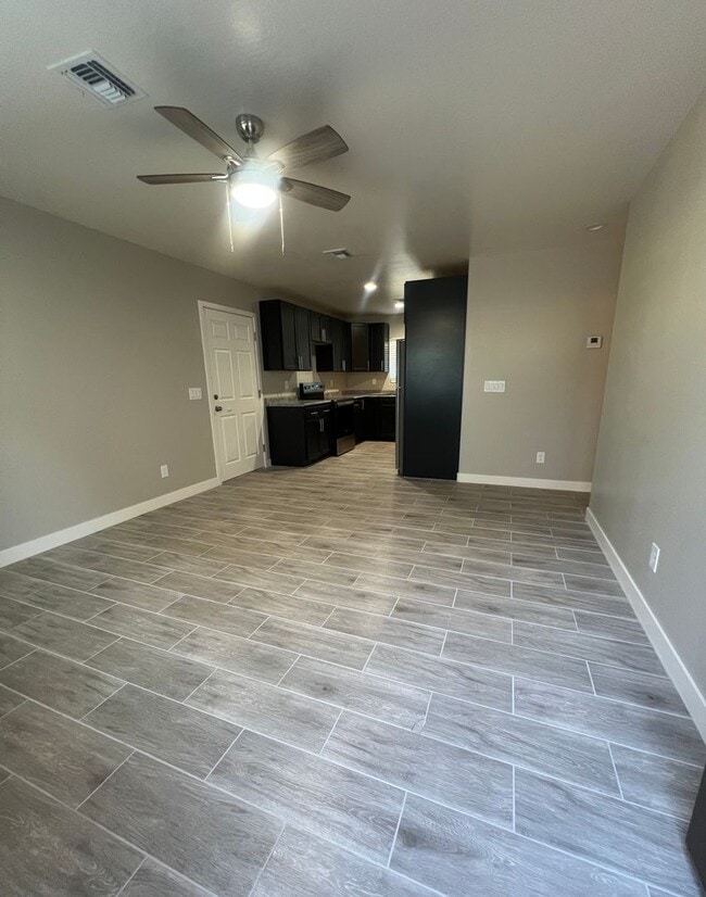 Building Photo - 4 Bed 2 Bath Close to Sky Harbor