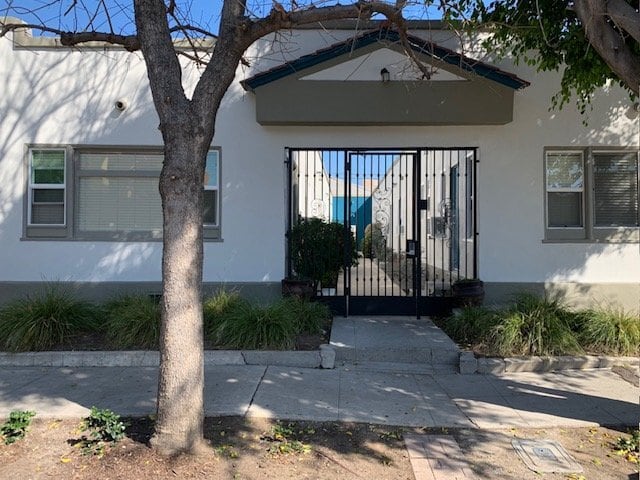 Building Photo - 1114 4/5 Tamarind Ave