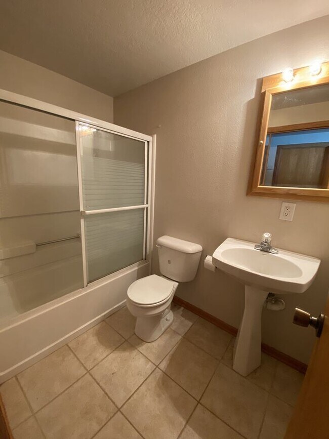 Building Photo - 9015 Telford Cir