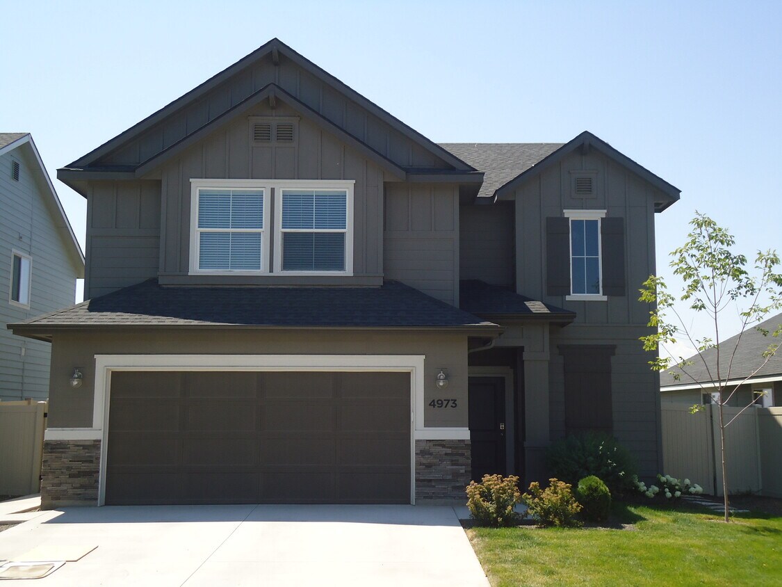 Foto principal - 4973 W Grand Rapids Dr