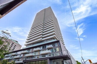Building Photo - 1815 Yonge St