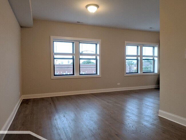 Foto del edificio - 3407 W Fullerton Ave