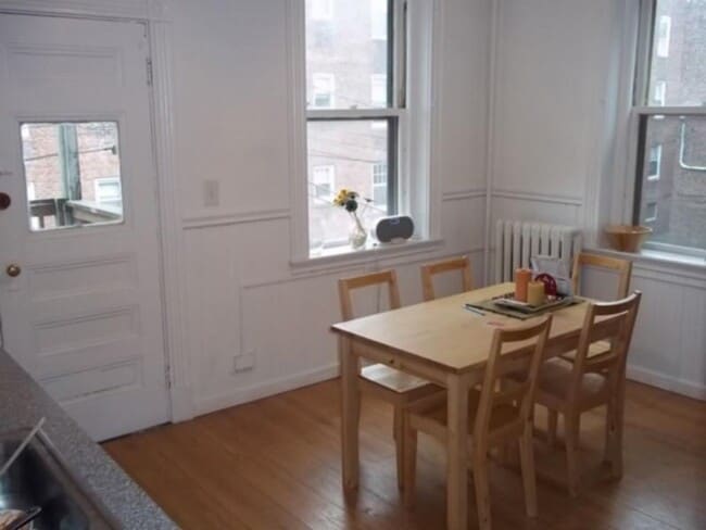 Photo - Amazing 5 Bed 1.5 Bath available 9/1! House