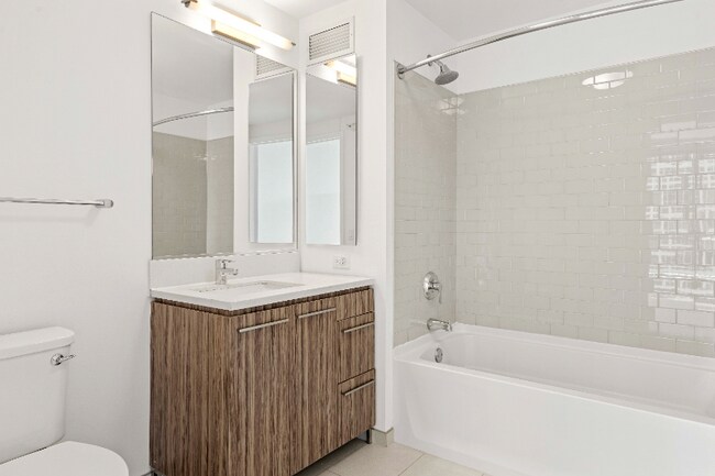 Foto del edificio - 411 W Wolf Point Plaza