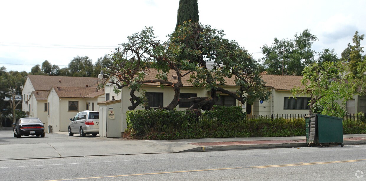 Primary Photo - 963 S Marengo Ave