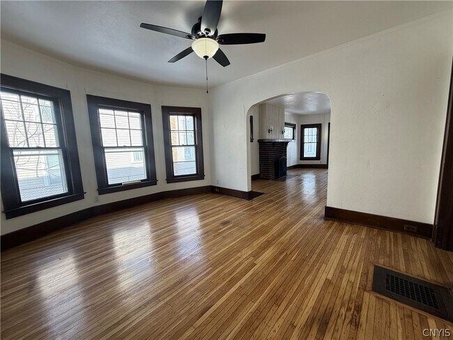 Foto del edificio - 221 Durston Ave