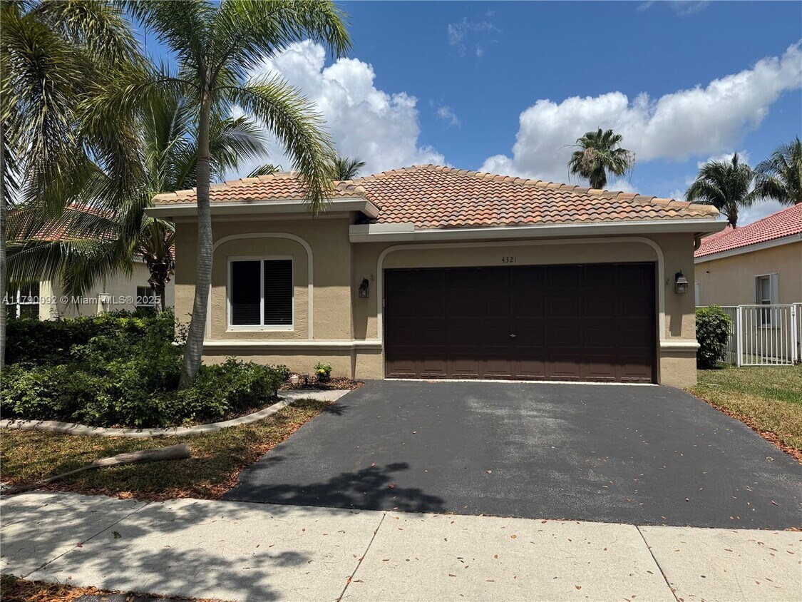 Foto principal - 4321 Willow Ridge Dr