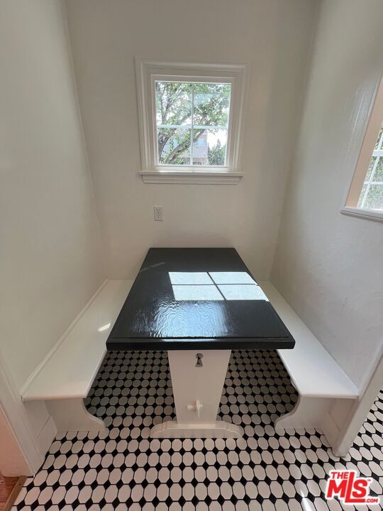 Building Photo - 1024 1/2 N Gardner St