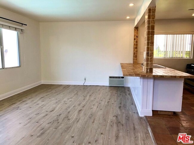 Building Photo - 1435 N Fairfax Ave