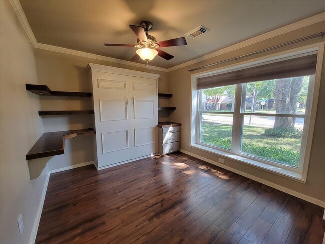 Building Photo - 5301 Spring Cir Dr
