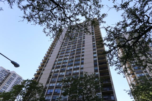 Foto principal - 1445 N Sandburg Terrace