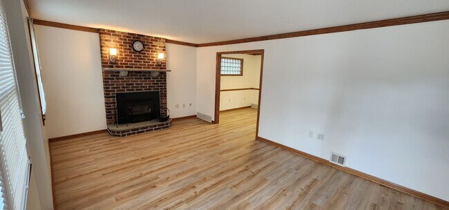 Foto del edificio - For Rent – Spacious 3 Bedroom, 2 Bath Home...