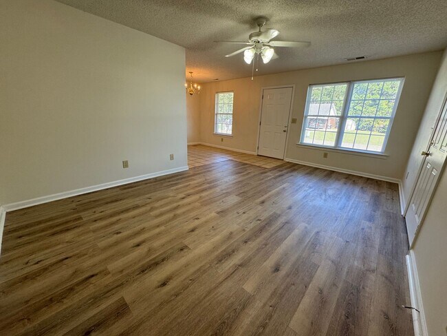 Building Photo - 32 Wilma Dr NW