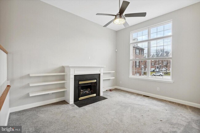 Foto del edificio - 421 W 5th Ave