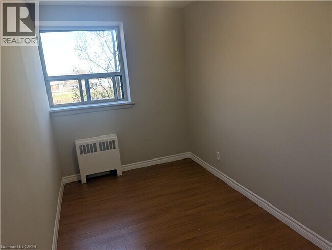 Building Photo - 468 Ottawa St N