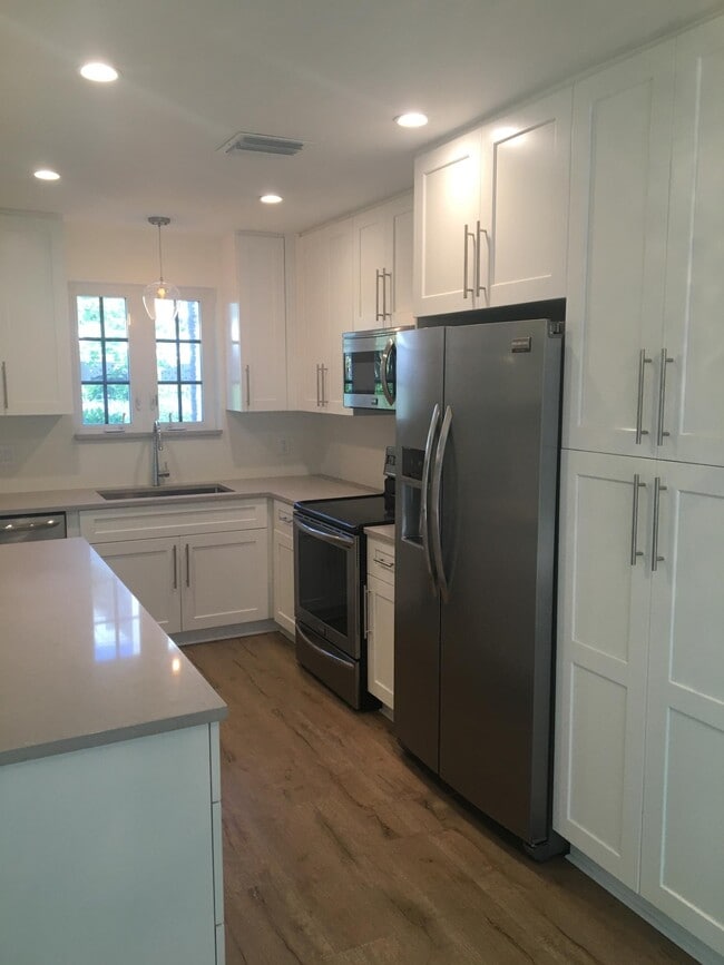 Building Photo - 27 E Rd